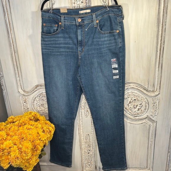 Levi’s NWT Classic Medium Wash Women's Jeans - Picture 1 of 10